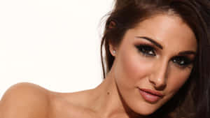 Glamorous Portrait Lucy Pinder Wallpaper