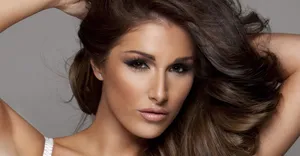 Glamorous Portrait Lucy Pinder Wallpaper