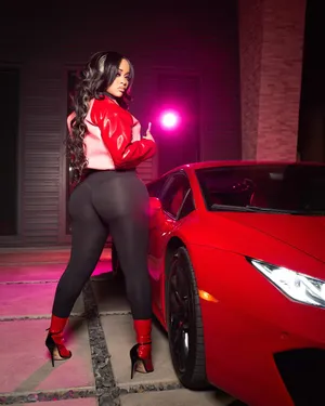 Glamorous Red Carand Fashion Wallpaper