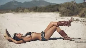 Glamour Personified: Kim Kardashian In A Black Ensemble Wallpaper