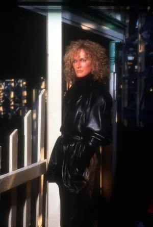 Glenn Close Photoshoot As Alex Forrest Wallpaper