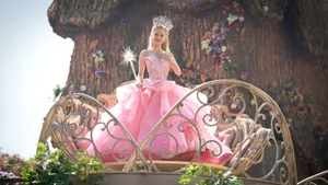 Glinda In Pink Dress Wallpaper