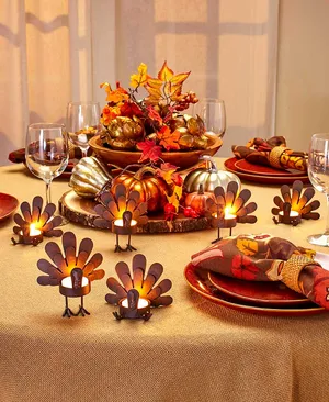 Glowing Table For Fall Thanksgiving Wallpaper