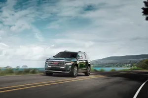 Gmc Acadia In Dynamic Style Wallpaper