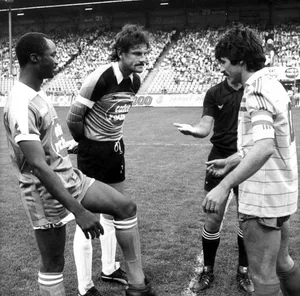 Goalkeeper Hall Fame Roger Milla Wallpaper