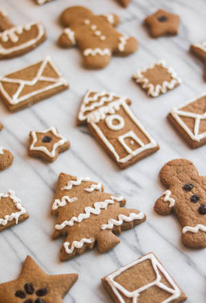 Golden Brown Gingerbreads Wallpaper