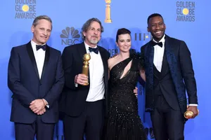 Golden Globe Award Winners Posing Together Wallpaper