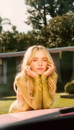 Golden Hour Portrait Sydney Sweeney Wallpaper