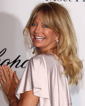 Goldie Hawn Actress Silky Dress Wallpaper