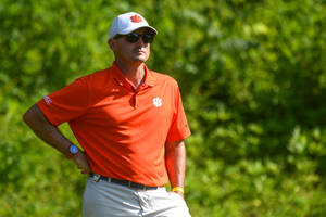 Golfer Jonathan Byrd In Orange Wallpaper