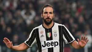 Gonzalo Higuain Juventus Fc Vs. Ssc Napoli Wallpaper