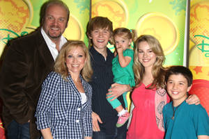 Good Luck Charlie Premiere Wallpaper