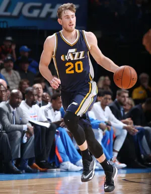 Gordon Hayward Jazz Ball Dribble Wallpaper