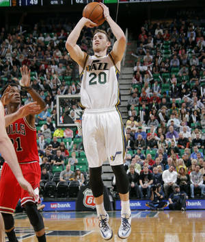 Gordon Hayward Jazz Ball Shoot Wallpaper