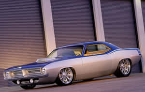 Gorgeous Luxury Sports Car In Urban Setting Wallpaper