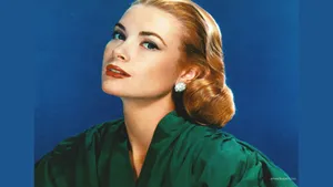 Grace Kelly In Green Wallpaper