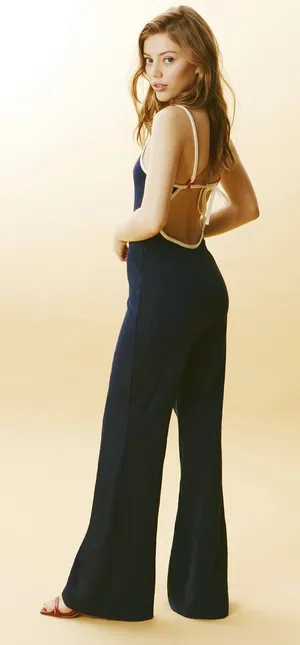 Grace Van Dien, A Rising Star Wallpaper