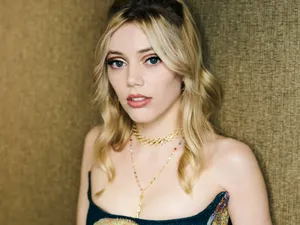 Grace Van Dien Smiling Radiantly Wallpaper