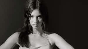 Gracie Abrams Black And White Wallpaper