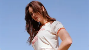 Gracie Abrams Casual Style Wallpaper