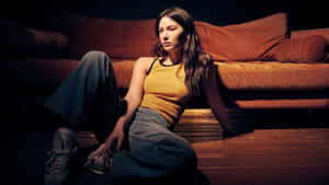 Gracie Abrams Casual Style Wallpaper