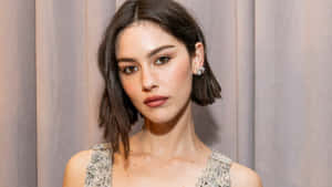 Gracie Abrams Elegant Portrait Wallpaper