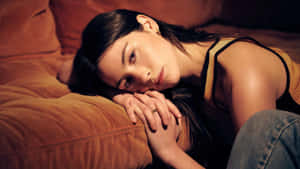 Gracie Abrams Emotional Portrait Wallpaper