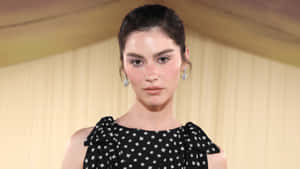 Gracie Abrams Polka Dot Dress Wallpaper
