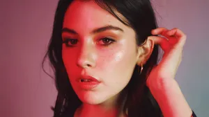 Gracie Abrams Portrait Wallpaper