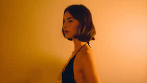 Gracie Abrams Profile Shot Wallpaper