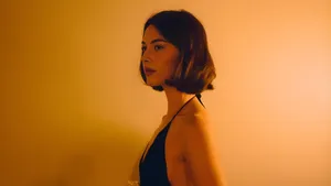 Gracie Abrams Profile Shot Wallpaper