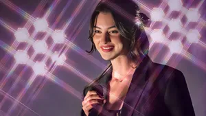 Gracie Abrams Spotlight Moment Wallpaper