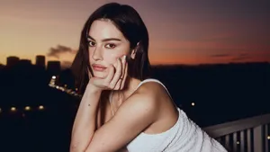 Gracie Abrams Sunset Portrait Wallpaper