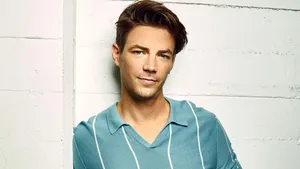 Grant Gustin Tv Actor Wallpaper