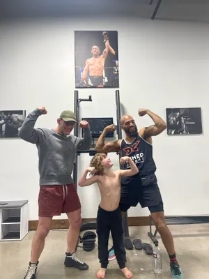 Gray Maynard Posing With His Fans Wallpaper