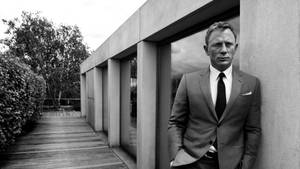 Grayscale Daniel Craig Wallpaper