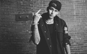 Grayscale Machine Gun Kelly Wallpaper