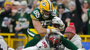 Green Bay Catch Mid Tackle Wallpaper