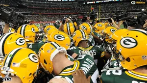 Green Bay Packers Nfl Team Huddle Wallpaper