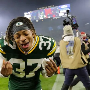 Green Bay Packers Player Celebration Wallpaper