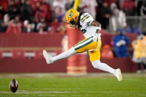 Green Bay Packers Player In Action Wallpaper