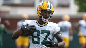 Green Bay Packers Player87 Catching Football Wallpaper