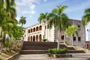 Greenery Surrounding The Alcazar De Colon Walkway Wallpaper