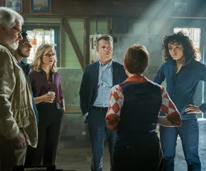 Group Discussionin Dramatic Setting Wallpaper