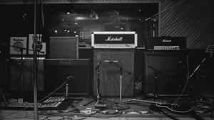 Guitar Player With His Vintage Tube Amp Wallpaper