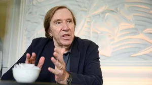 Gunter Netzer Discussing Football Wallpaper