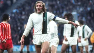 Gunter Netzer In Action Wallpaper