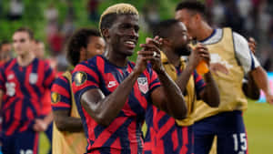 Gyasi Zardes Applauds His Fans Wallpaper