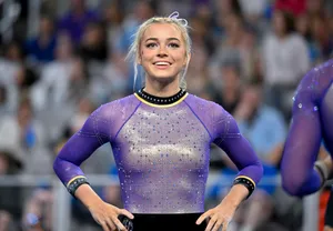 Gymnastin Purple Leotard Wallpaper