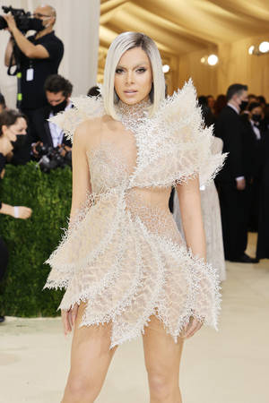 Hailee Steinfeld At Met Gala 2021 Wallpaper